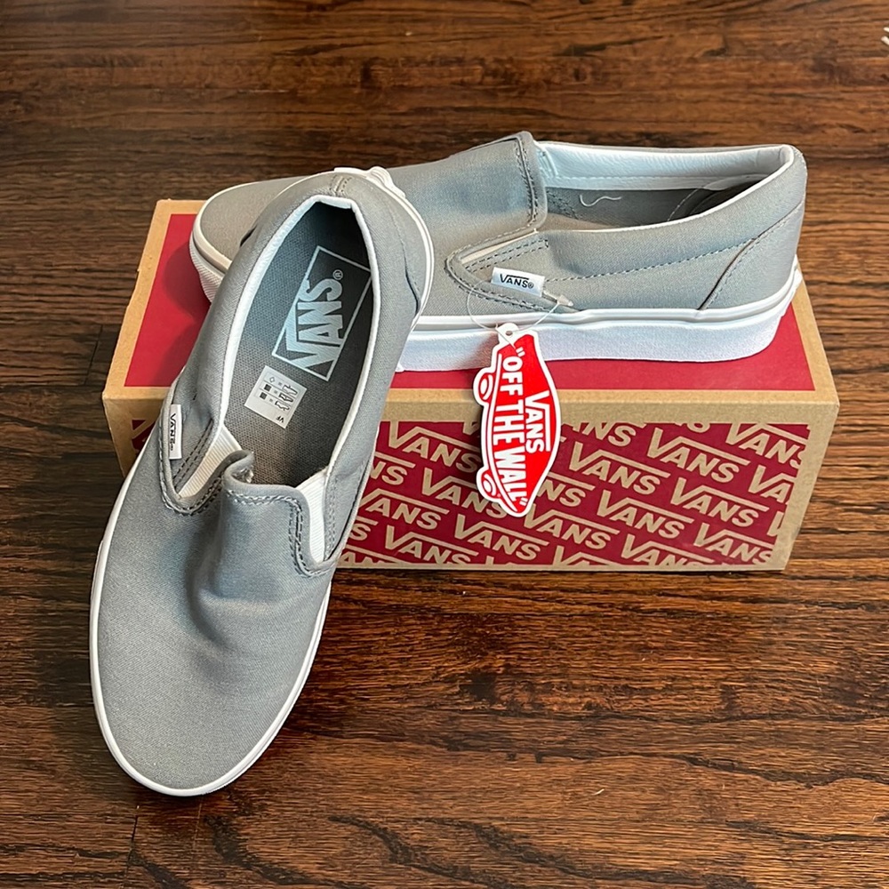 Brand new, never worn, wild dove/true white classic slip-on Vans